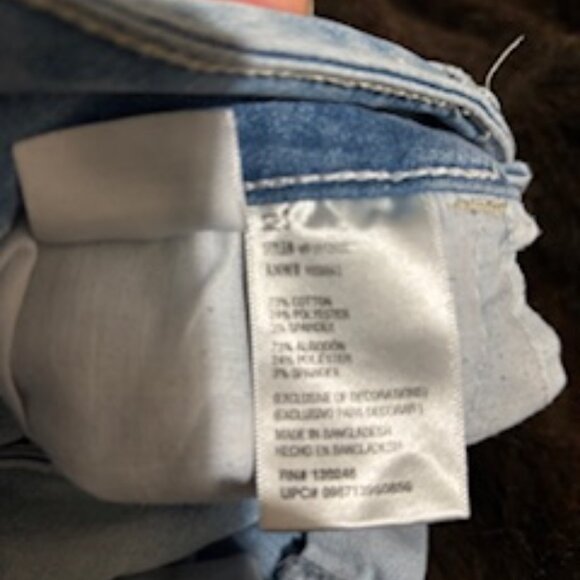 WallFlower High Rise Cuffed Denim Shorts Light Wash - Picture 3 of 3